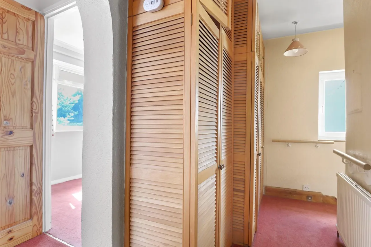 Russell Road, Buckhurst Hill, IG9 5QB, photo 8