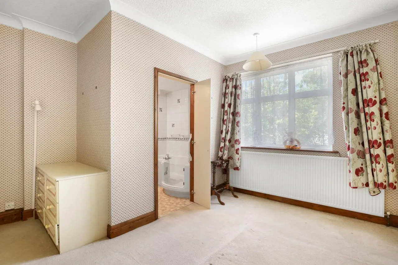 Russell Road, Buckhurst Hill, IG9 5QB, photo 3