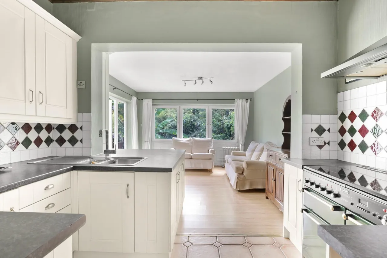 Russell Road, Buckhurst Hill, IG9 5QB, photo 12