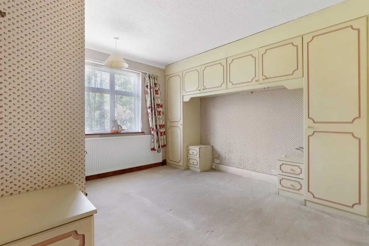 Russell Road, Buckhurst Hill, IG9 5QB, photo 4