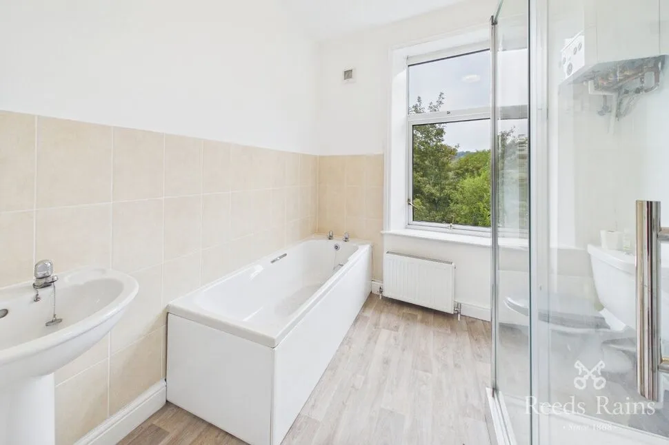 Back Longfield Road, Todmorden, OL14, photo 7