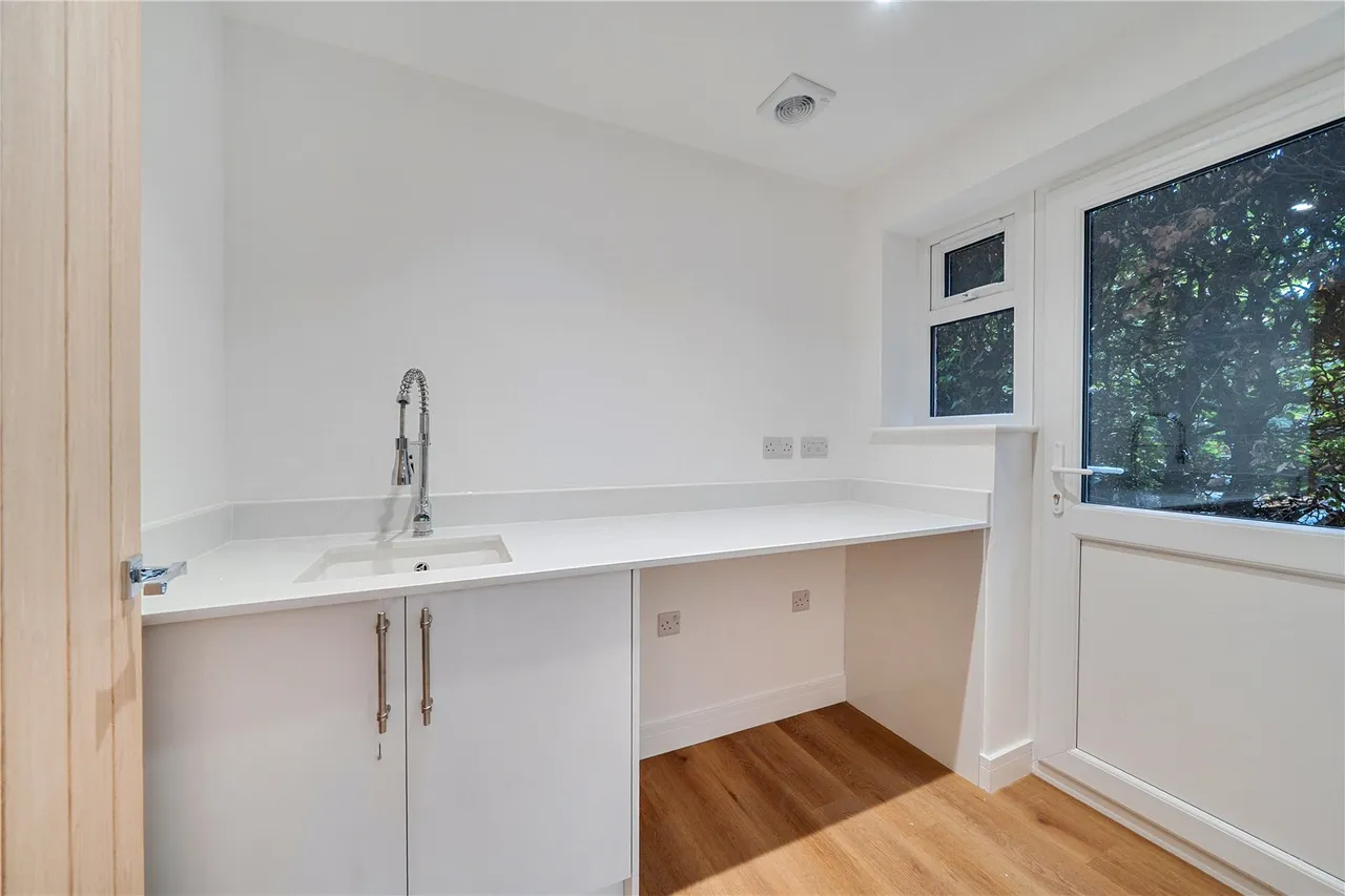 Kingsley Road, Eversley, RG27, photo 11