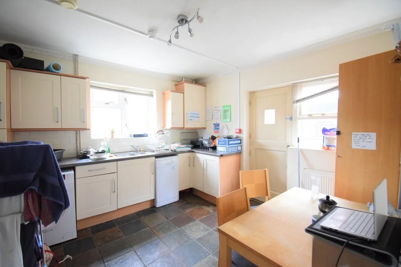 Woburn Road, Bedford, photo 4