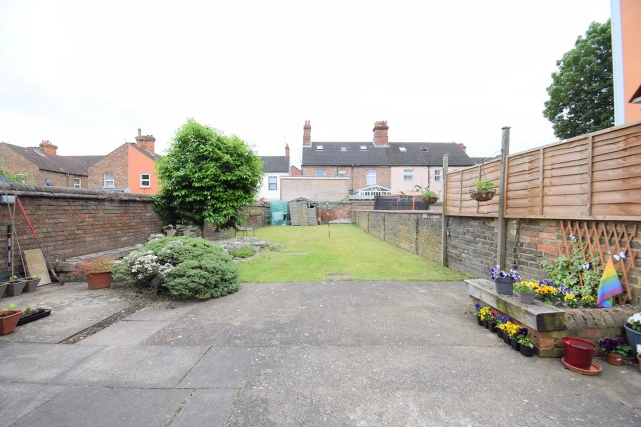 Woburn Road, Bedford, photo 6