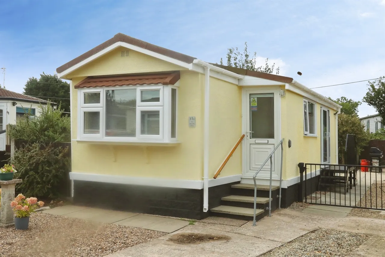 1 bed park home for sale — St. Oswalds Park, Dunham-On-Trent, Newark