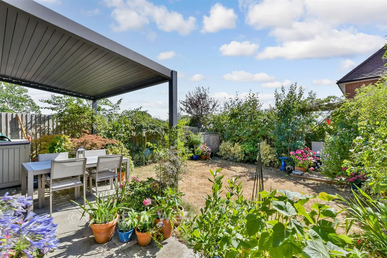 3 bed house for sale, Sandcross Lane, Reigate, RH2
