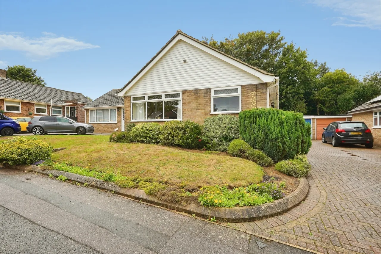 3 bed house for sale — Guilford Avenue, Whitfield, Dover, Kent, CT16