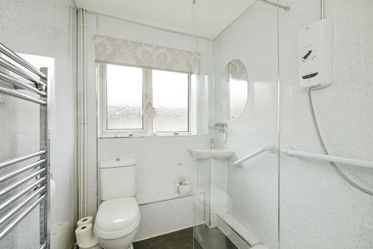 Guilford Avenue, Whitfield, Dover, Kent, CT16, photo 19