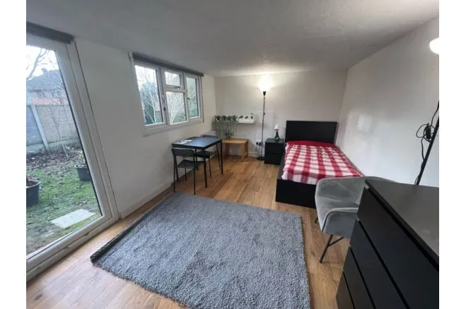 Oveton Way, Leatherhead, KT23, photo 14