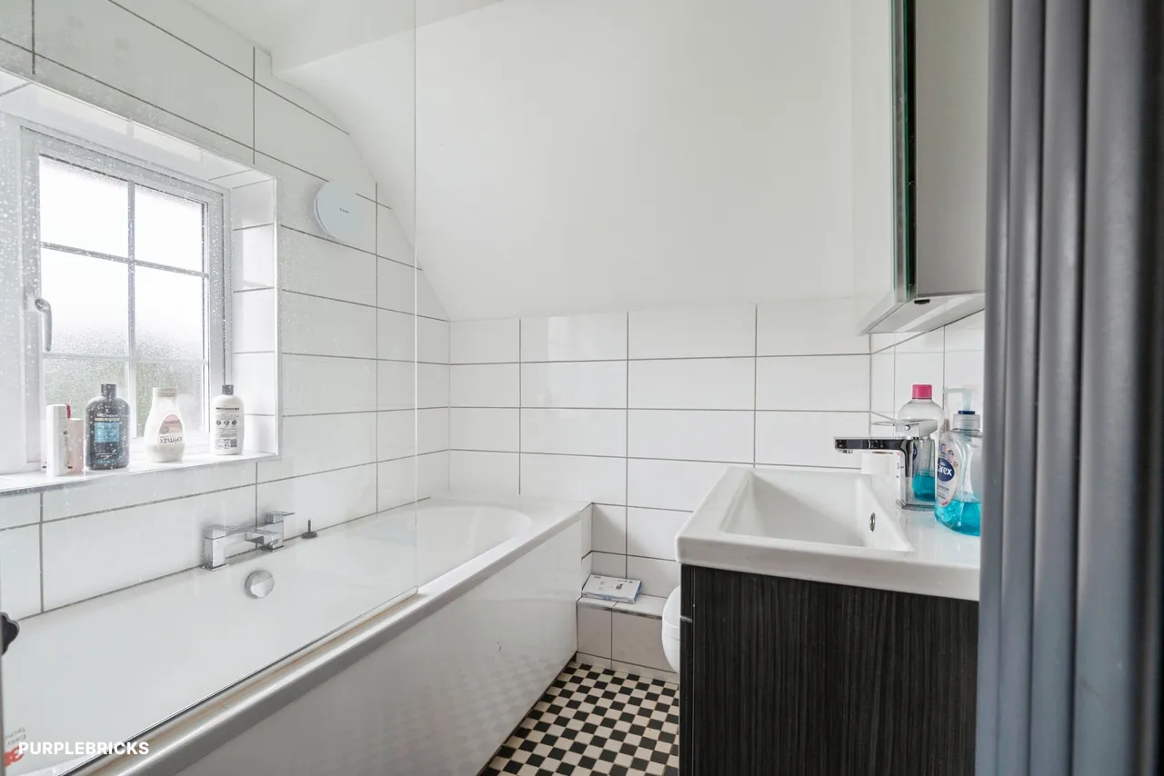 Oveton Way, Leatherhead, KT23, photo 13