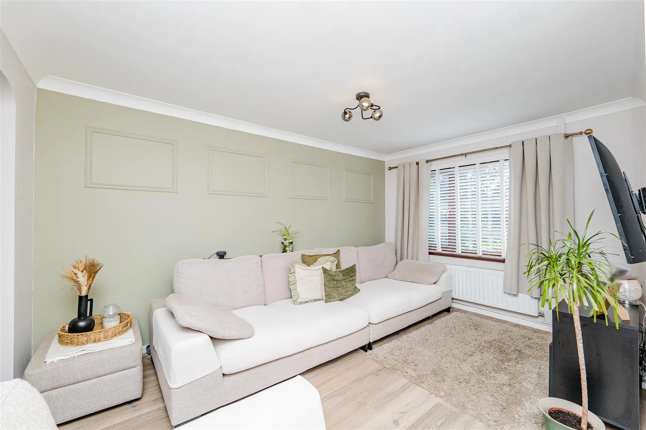 Priory Gardens, Barry, CF63 1FH, photo 6