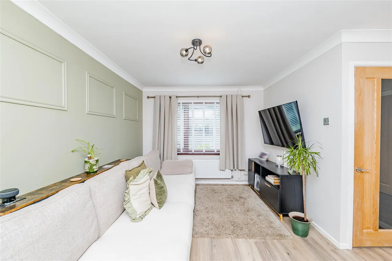 Priory Gardens, Barry, CF63 1FH, photo 5