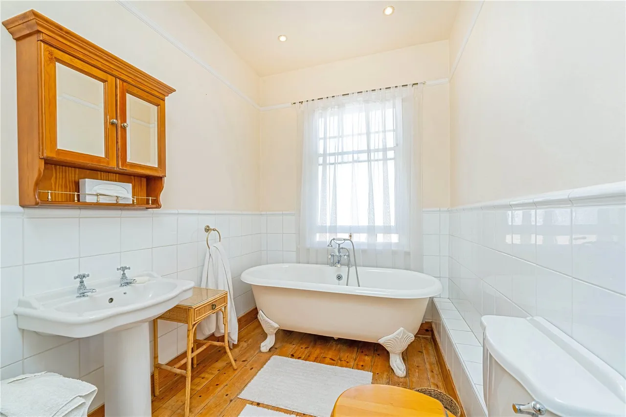 Park Road, Hampton Hill, TW12 1HG, photo 12