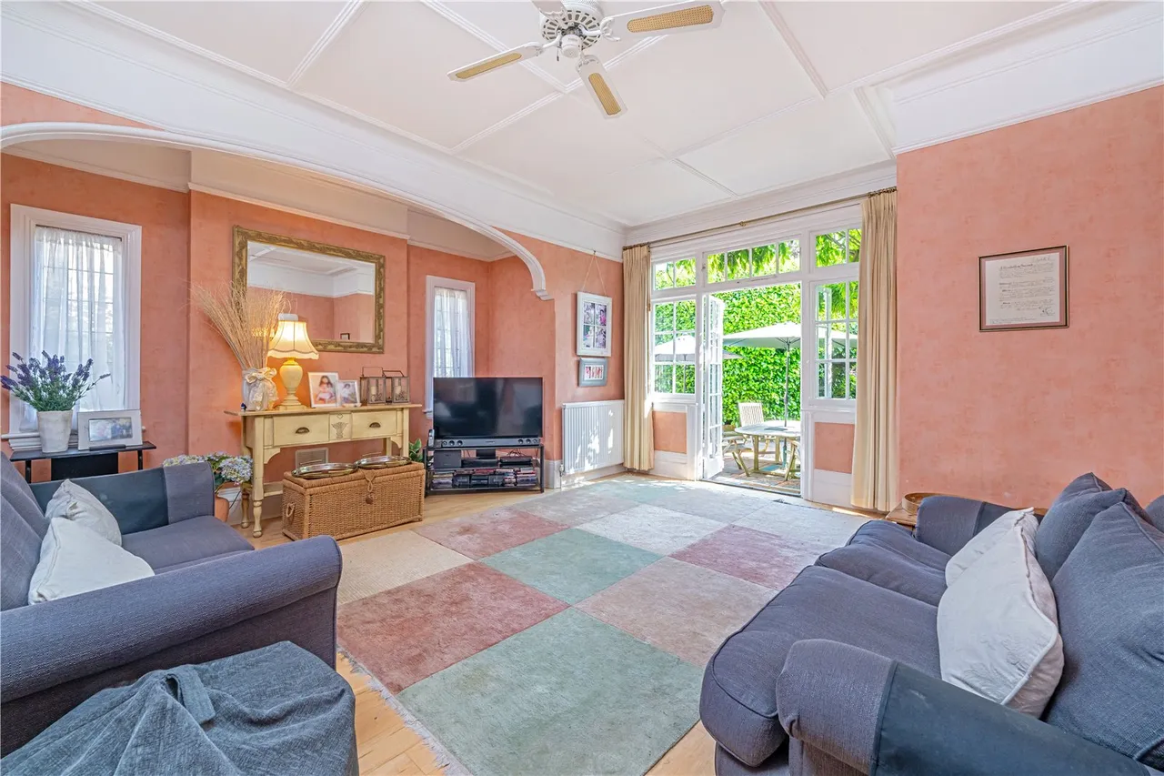 Park Road, Hampton Hill, TW12 1HG, photo 3