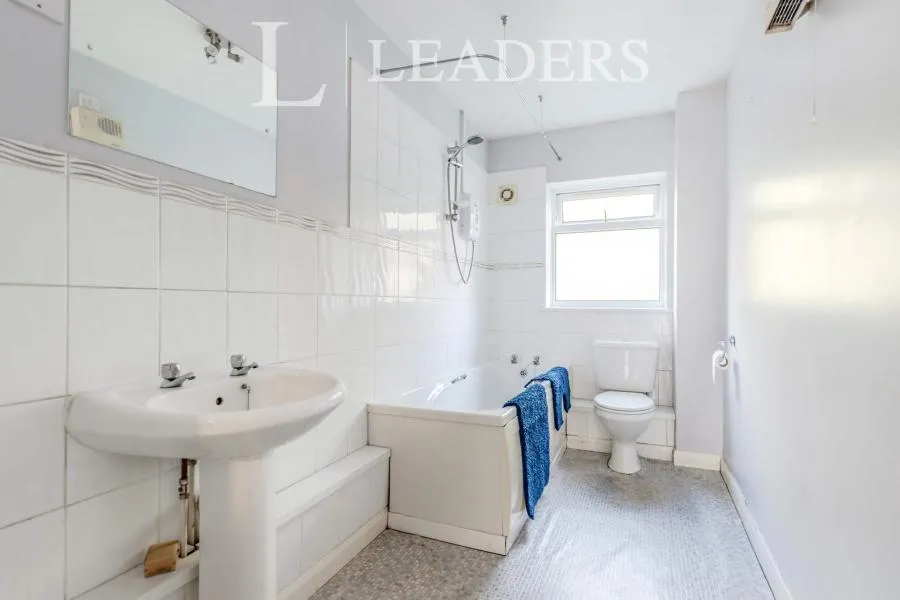 Old Horsham Road, Crawley, RH11, photo 4