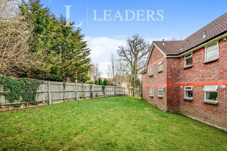Old Horsham Road, Crawley, RH11, photo 16