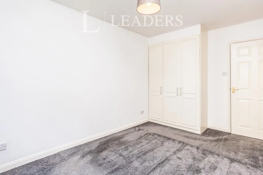 Old Horsham Road, Crawley, RH11, photo 8