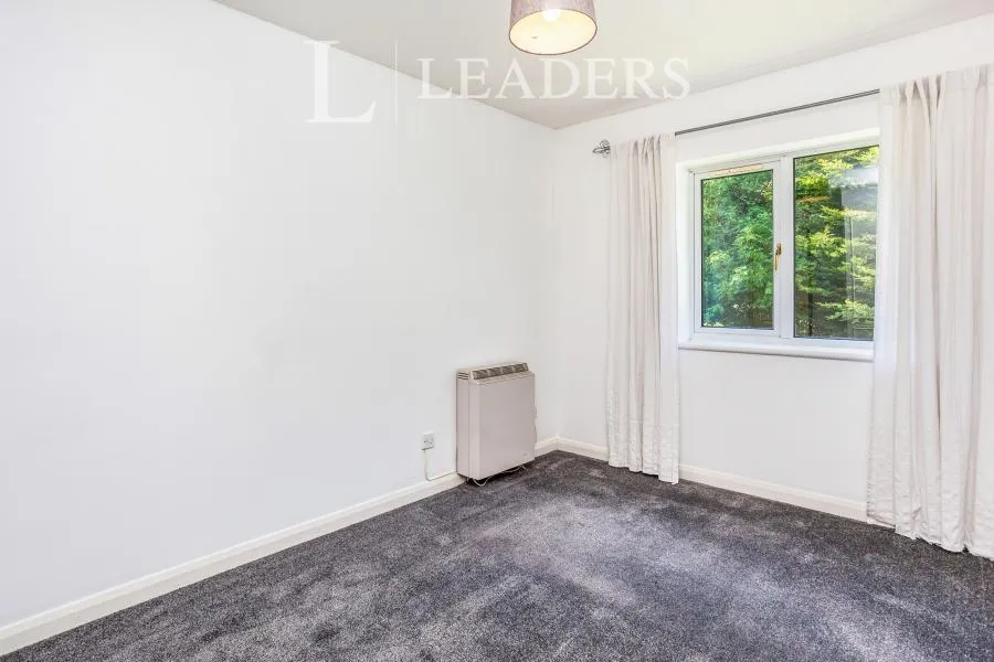 Old Horsham Road, Crawley, RH11, photo 7