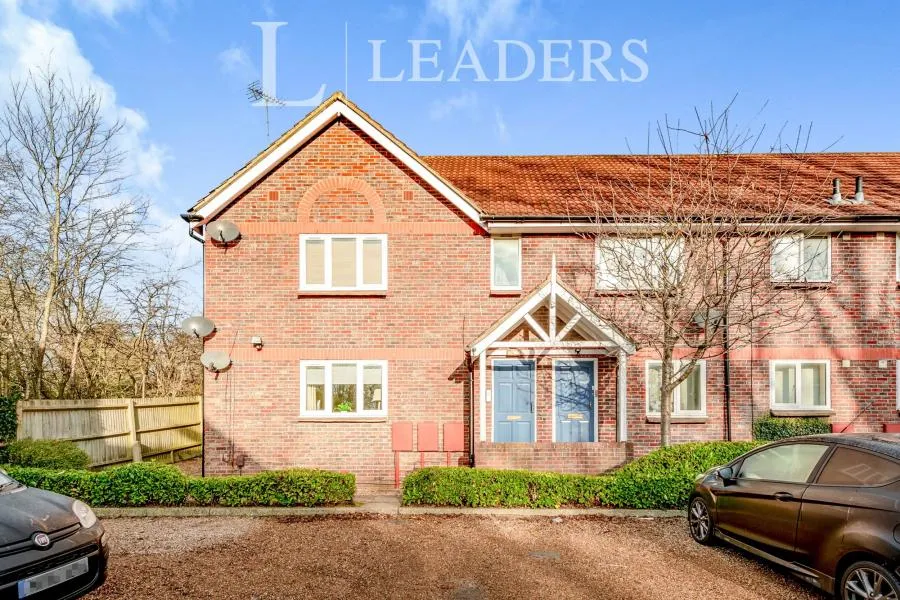 Old Horsham Road, Crawley, RH11, photo 2