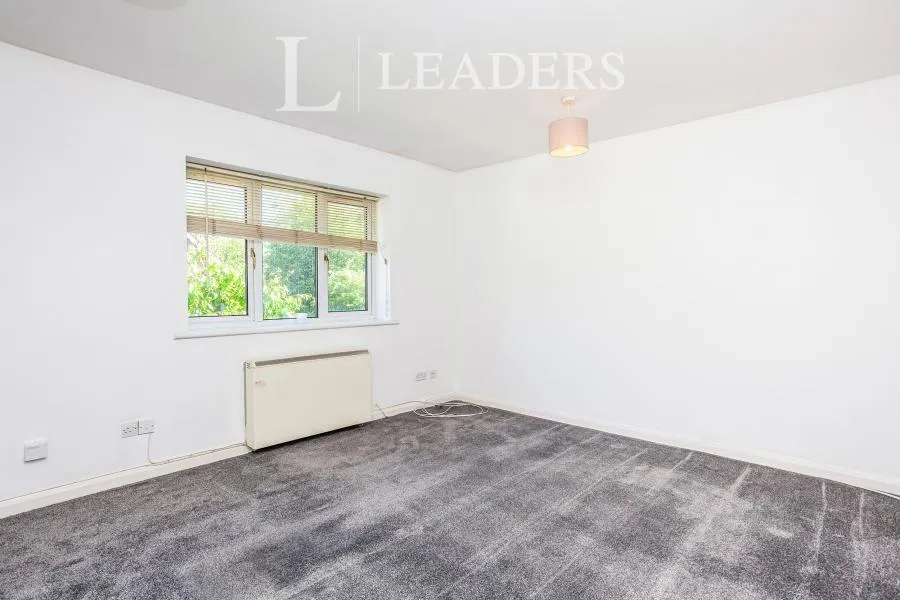 Old Horsham Road, Crawley, RH11, photo 6