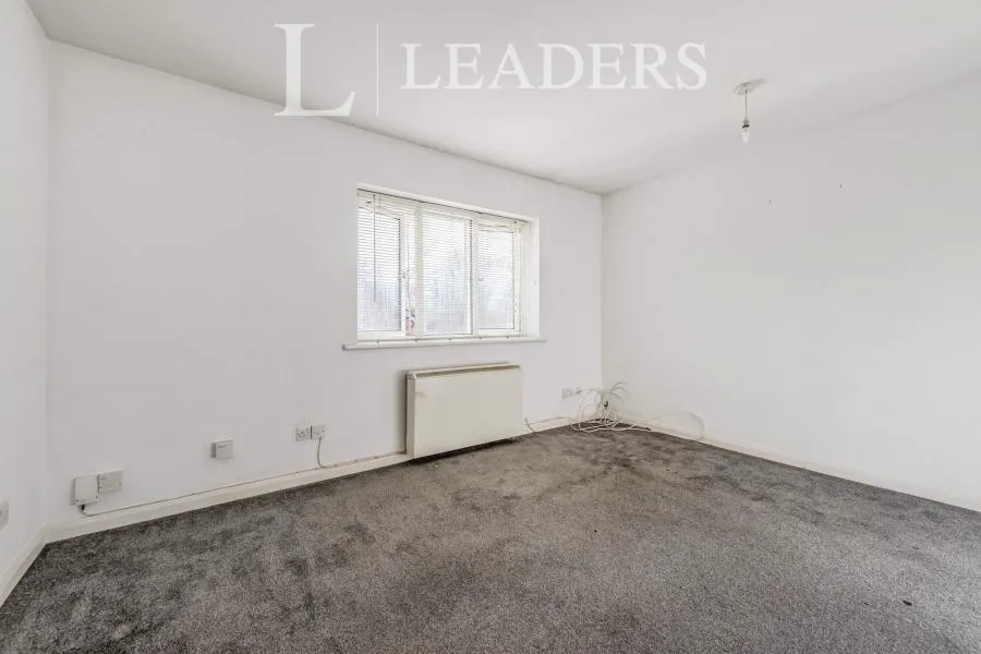 Old Horsham Road, Crawley, RH11, photo 13