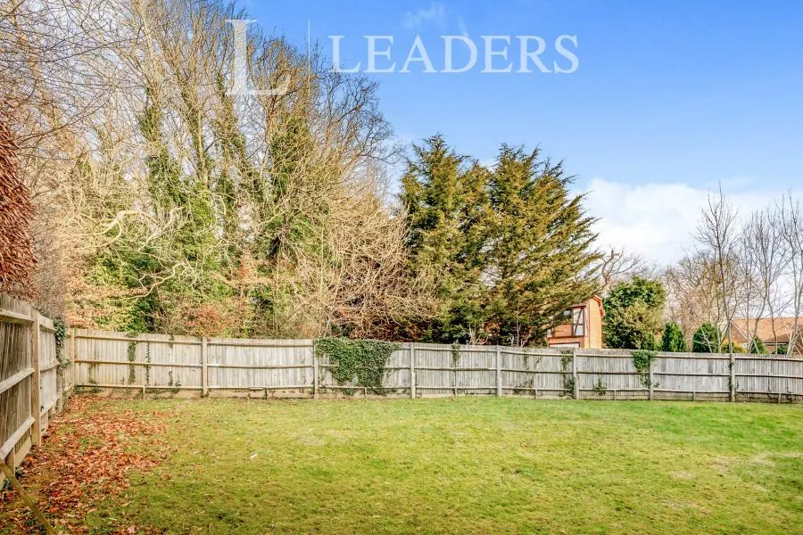 Old Horsham Road, Crawley, RH11, photo 17