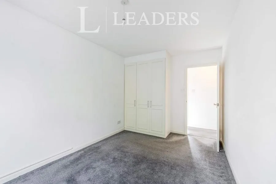 Old Horsham Road, Crawley, RH11, photo 11