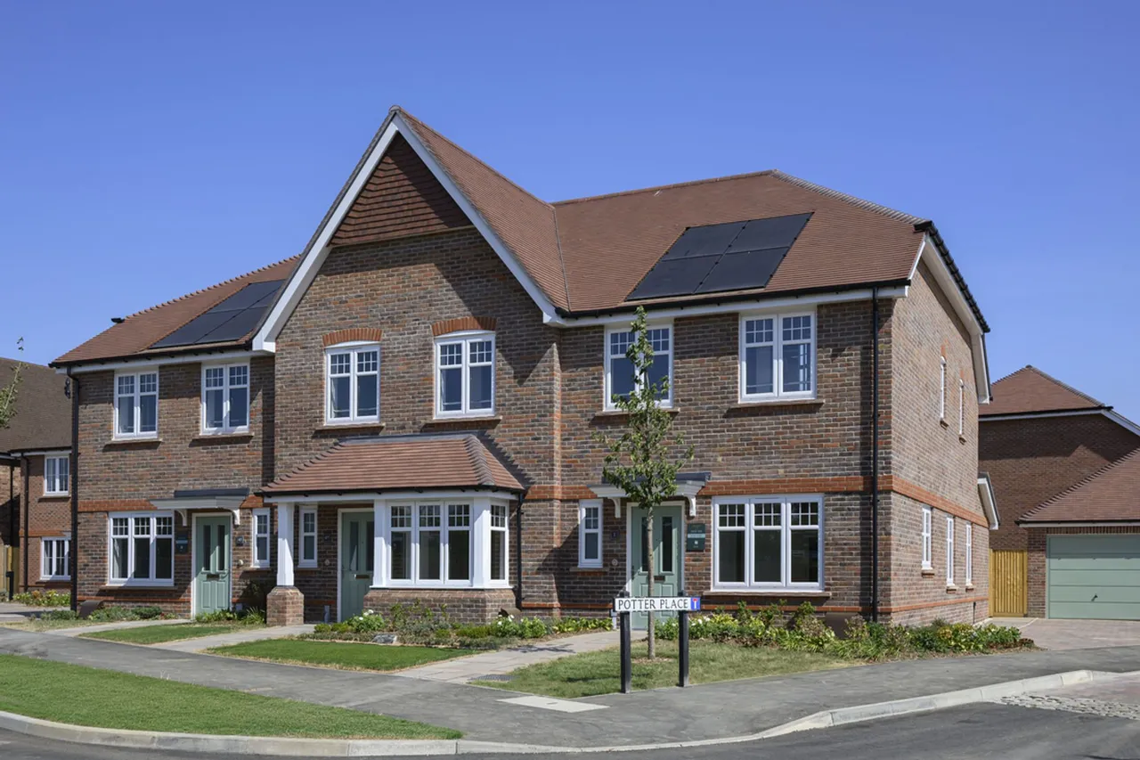 3 bed house for sale, The Orchards, Leighwood Fields, GU6
