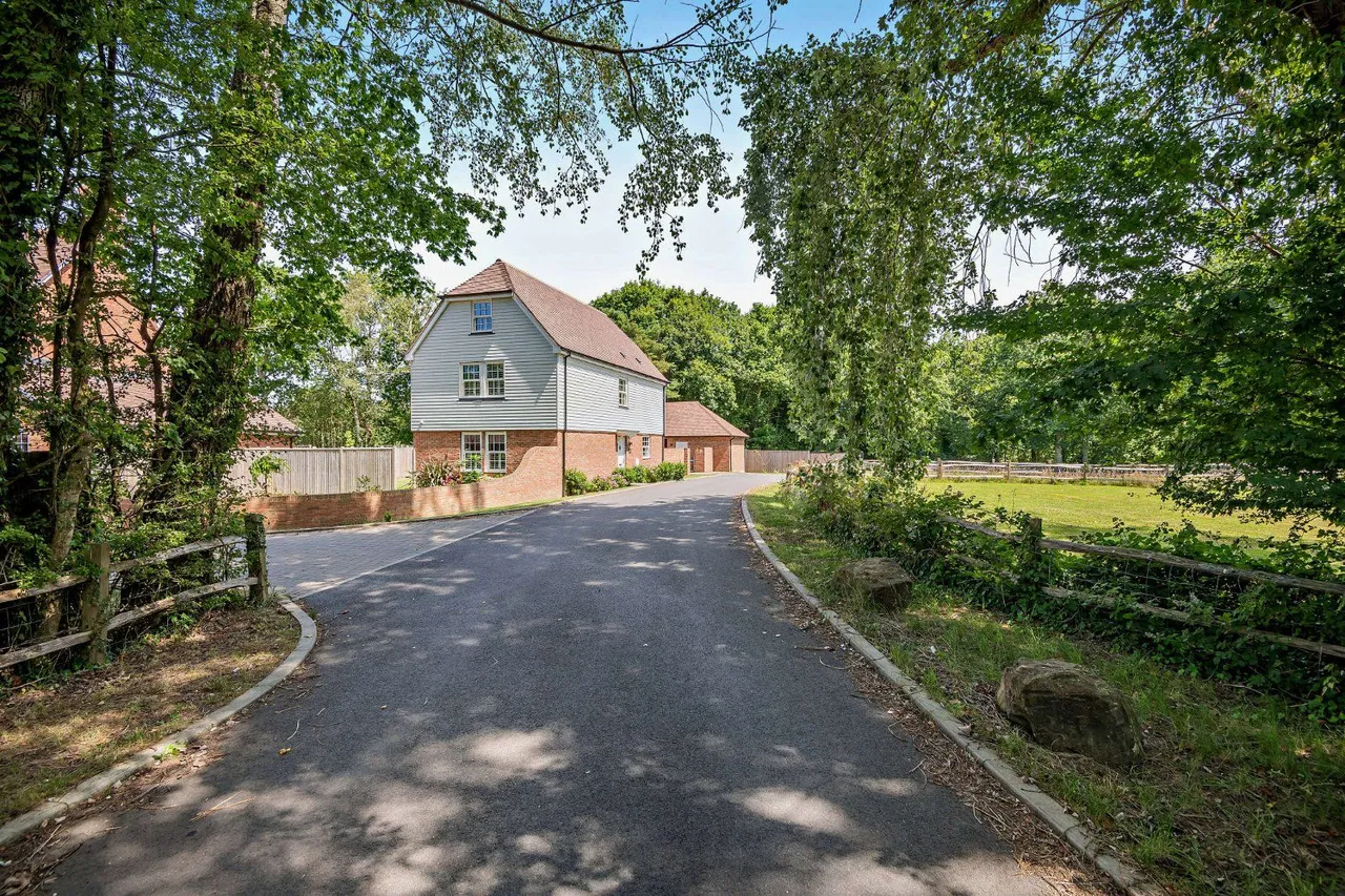 4 bed house for sale — Cross in Hand, Heathfield, East Sussex, TN21 0LS