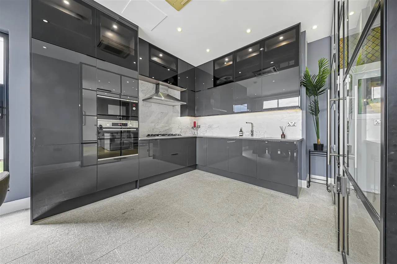 Kimberley Road, London NW6 7SL, photo 2