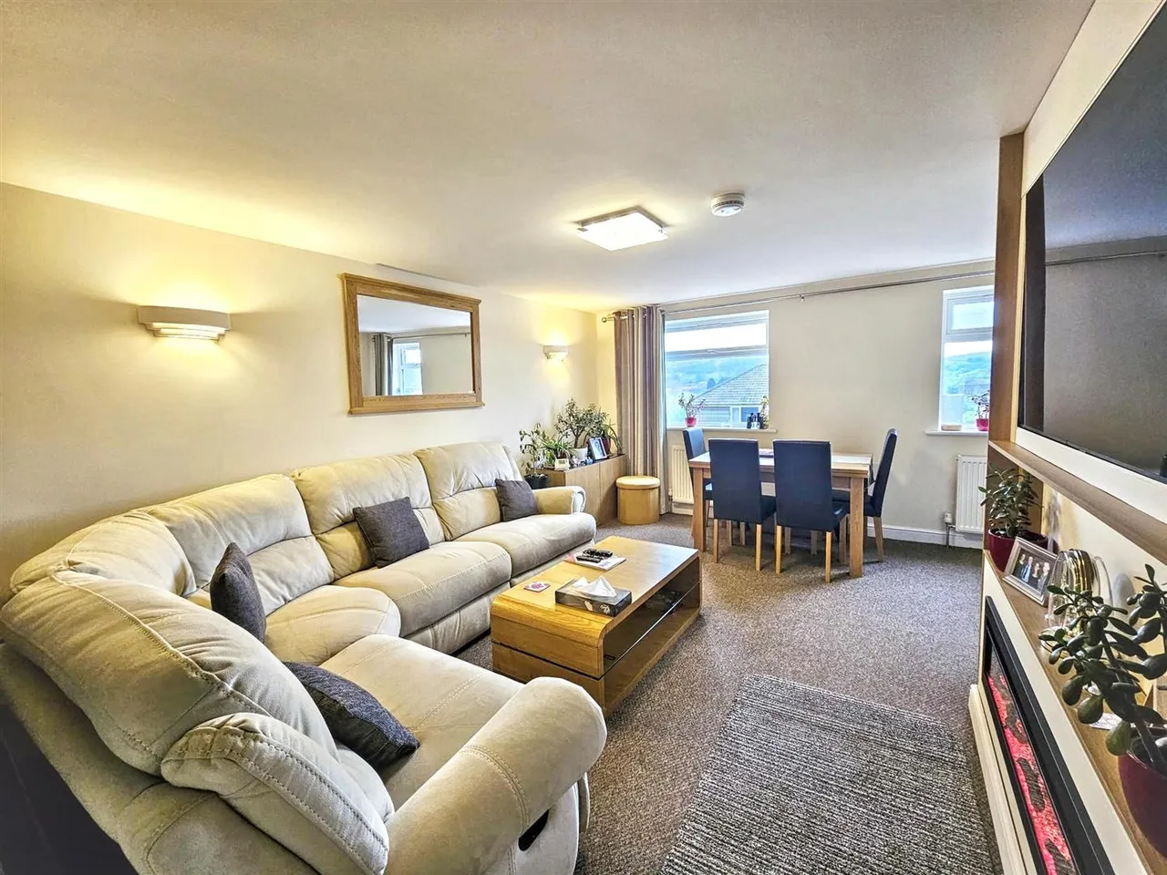 Hainworth Wood Road North, Keighley, BD21 5NF, photo 3