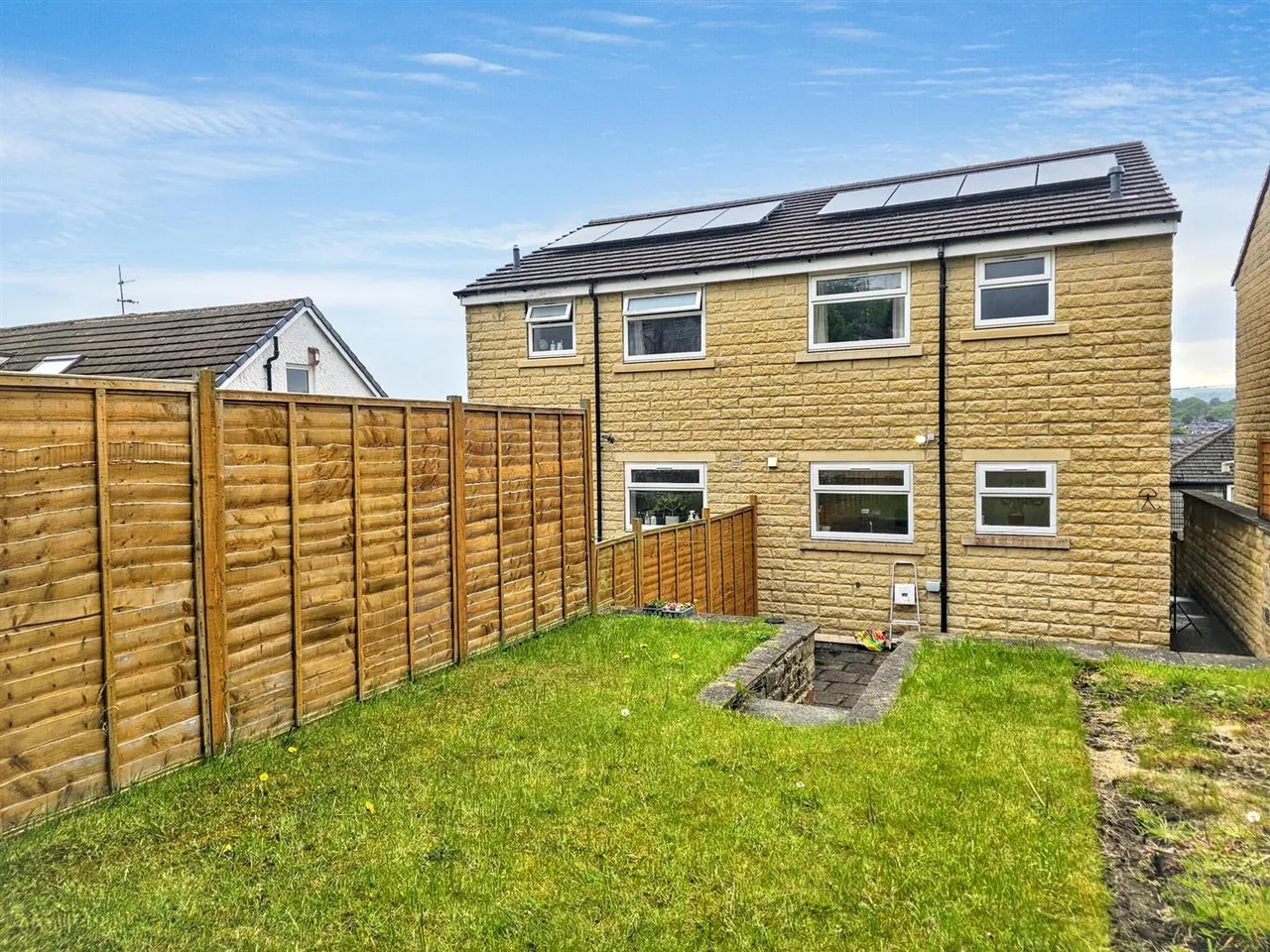 Hainworth Wood Road North, Keighley, BD21 5NF, photo 2