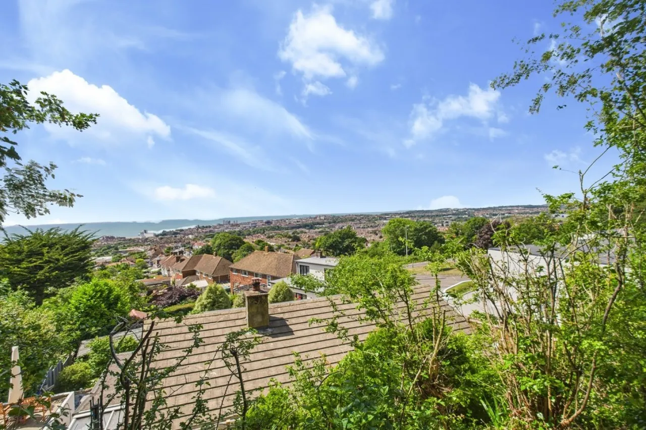 Dover Road, Folkestone, photo 3