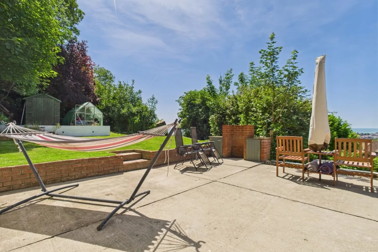 Dover Road, Folkestone, photo 6
