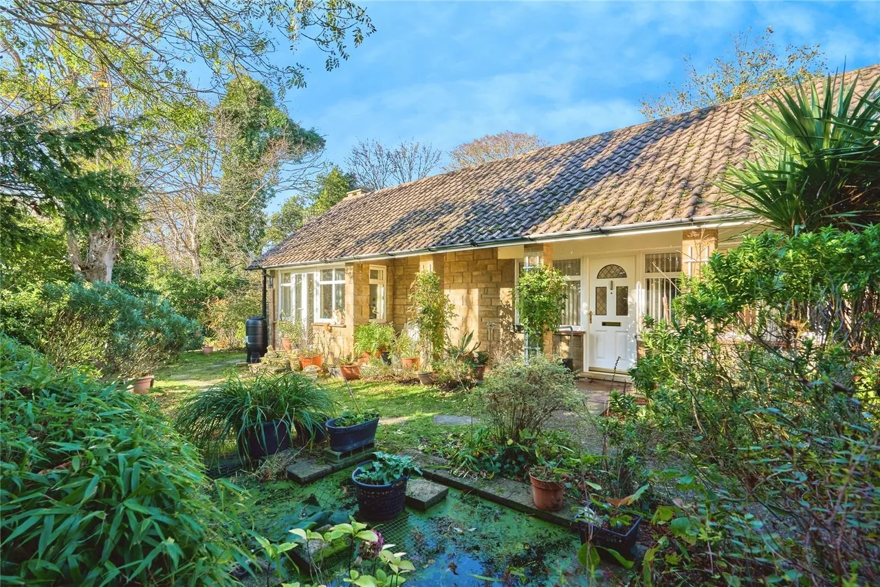 2 bed house for sale, Madeira Road, Ventnor, PO38