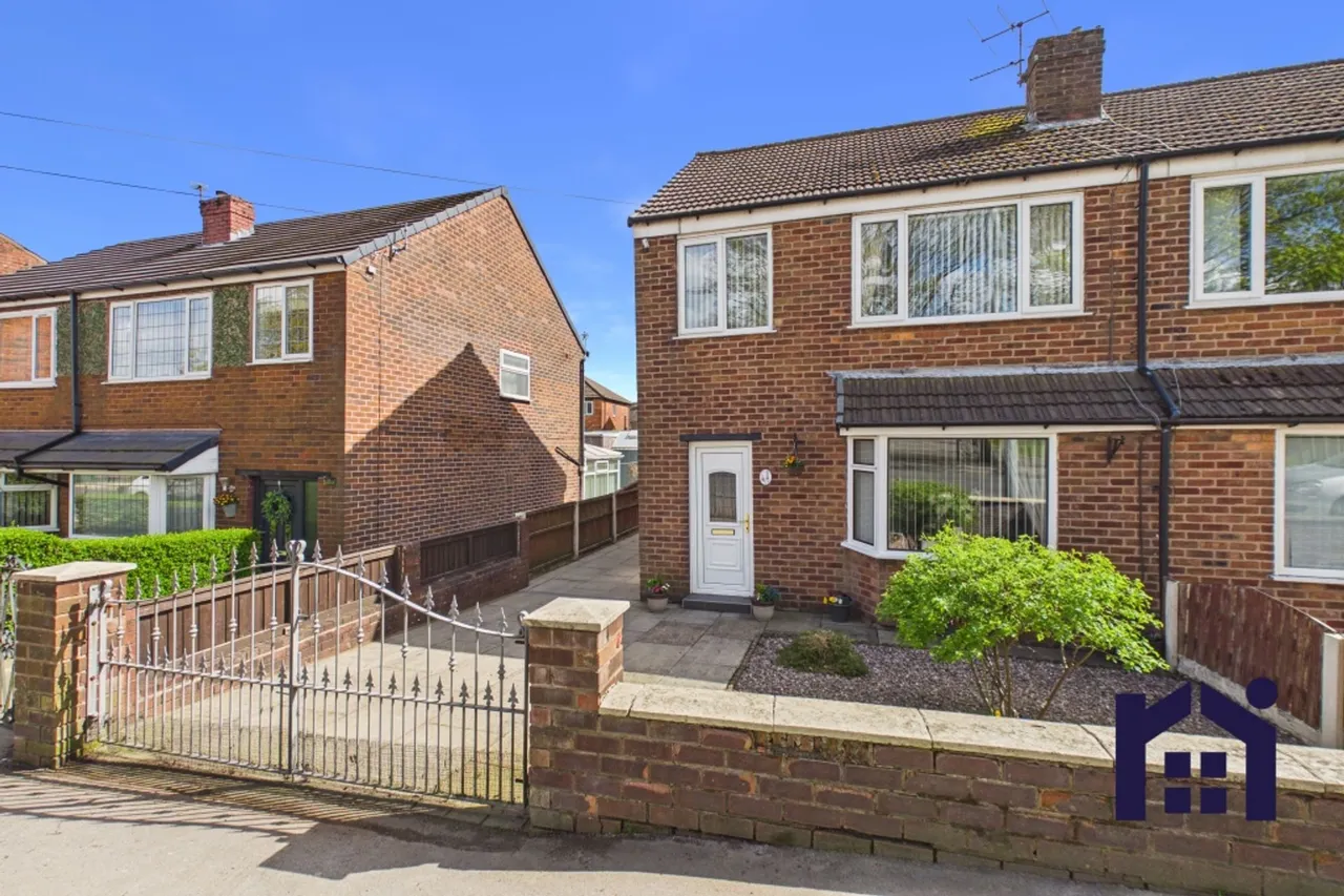3 bed house for sale — Spendmore Lane, Coppull, Chorley, PR7 5DD