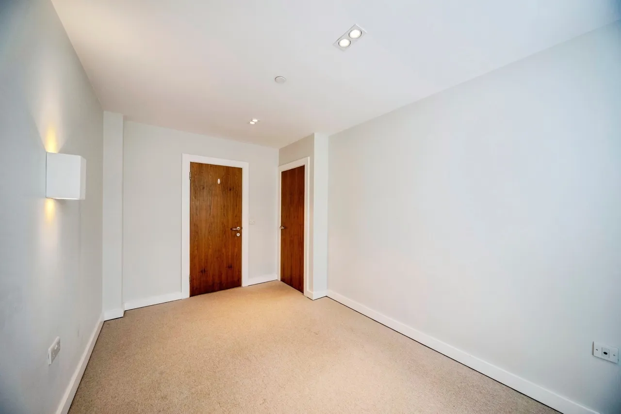 Upper Fourth Street, Milton Keynes, MK9, photo 5