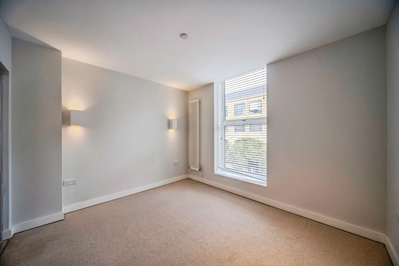 Upper Fourth Street, Milton Keynes, MK9, photo 14