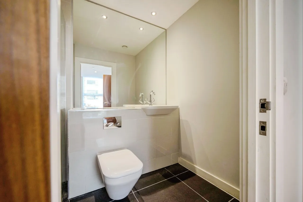 Upper Fourth Street, Milton Keynes, MK9, photo 17