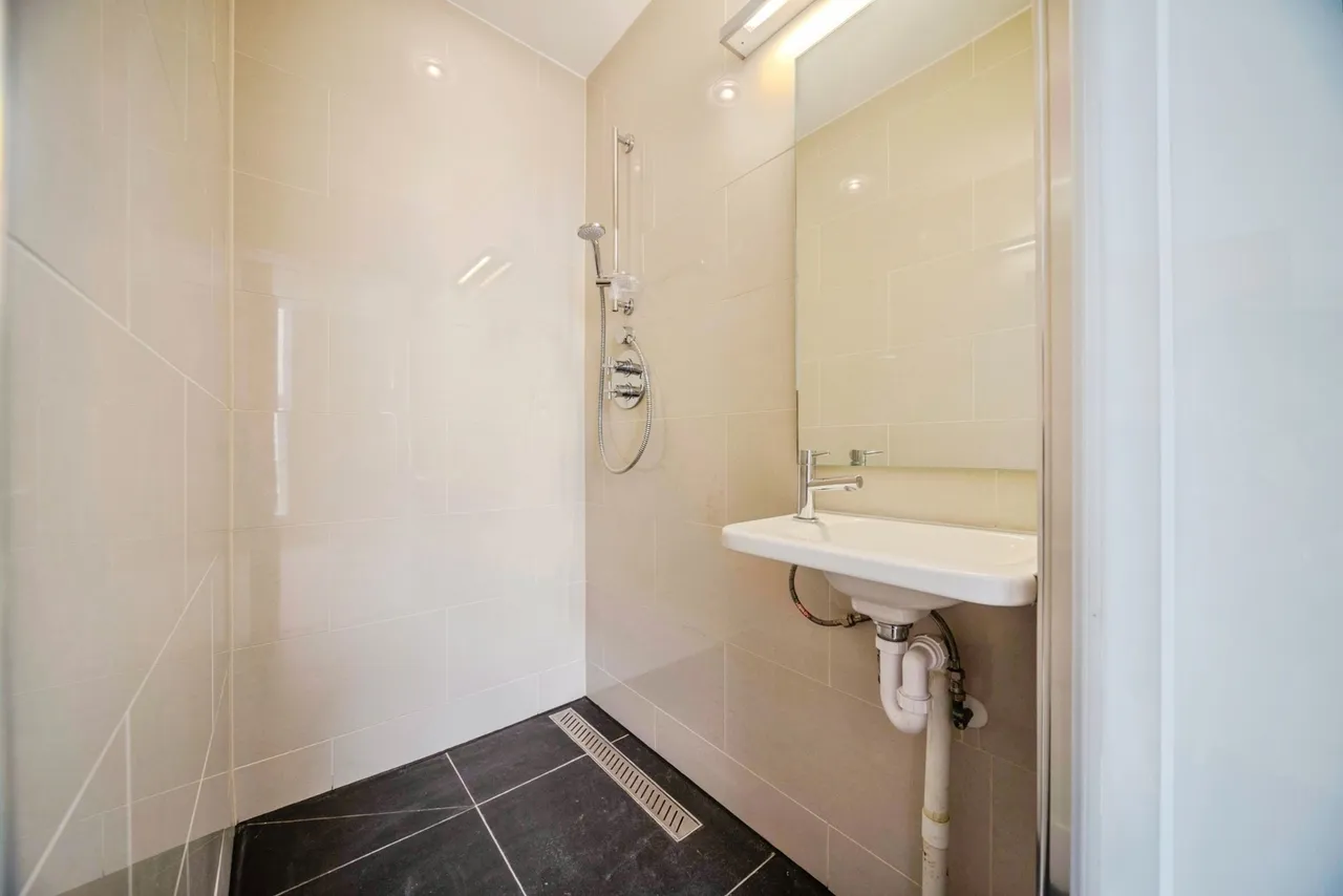 Upper Fourth Street, Milton Keynes, MK9, photo 12