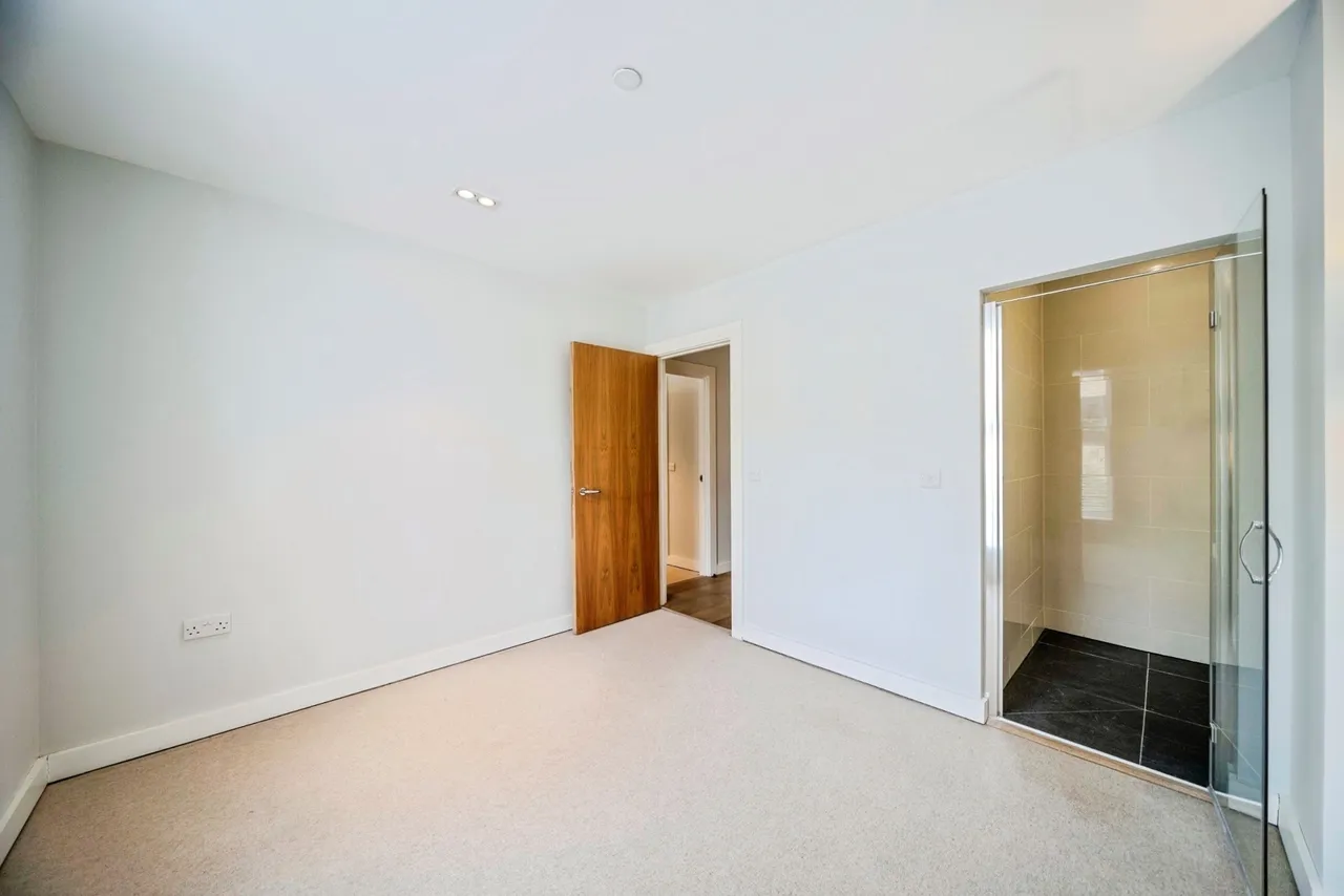 Upper Fourth Street, Milton Keynes, MK9, photo 13