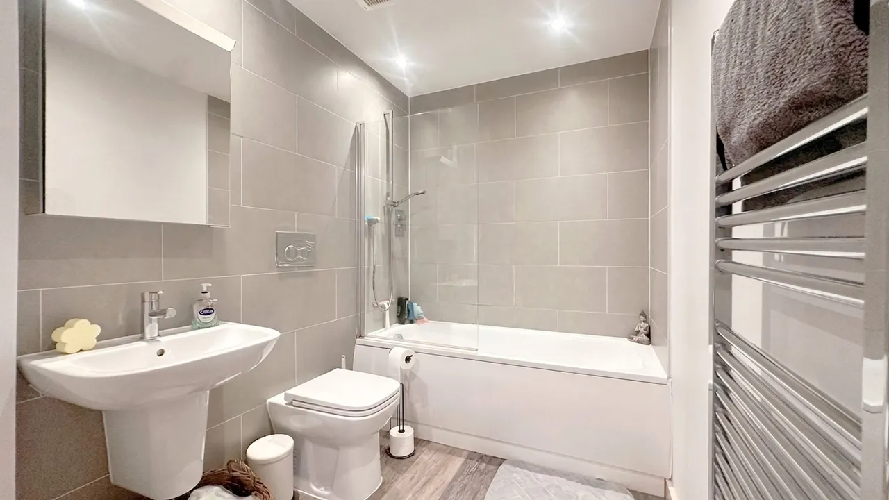 Woodview, Stockport, photo 3