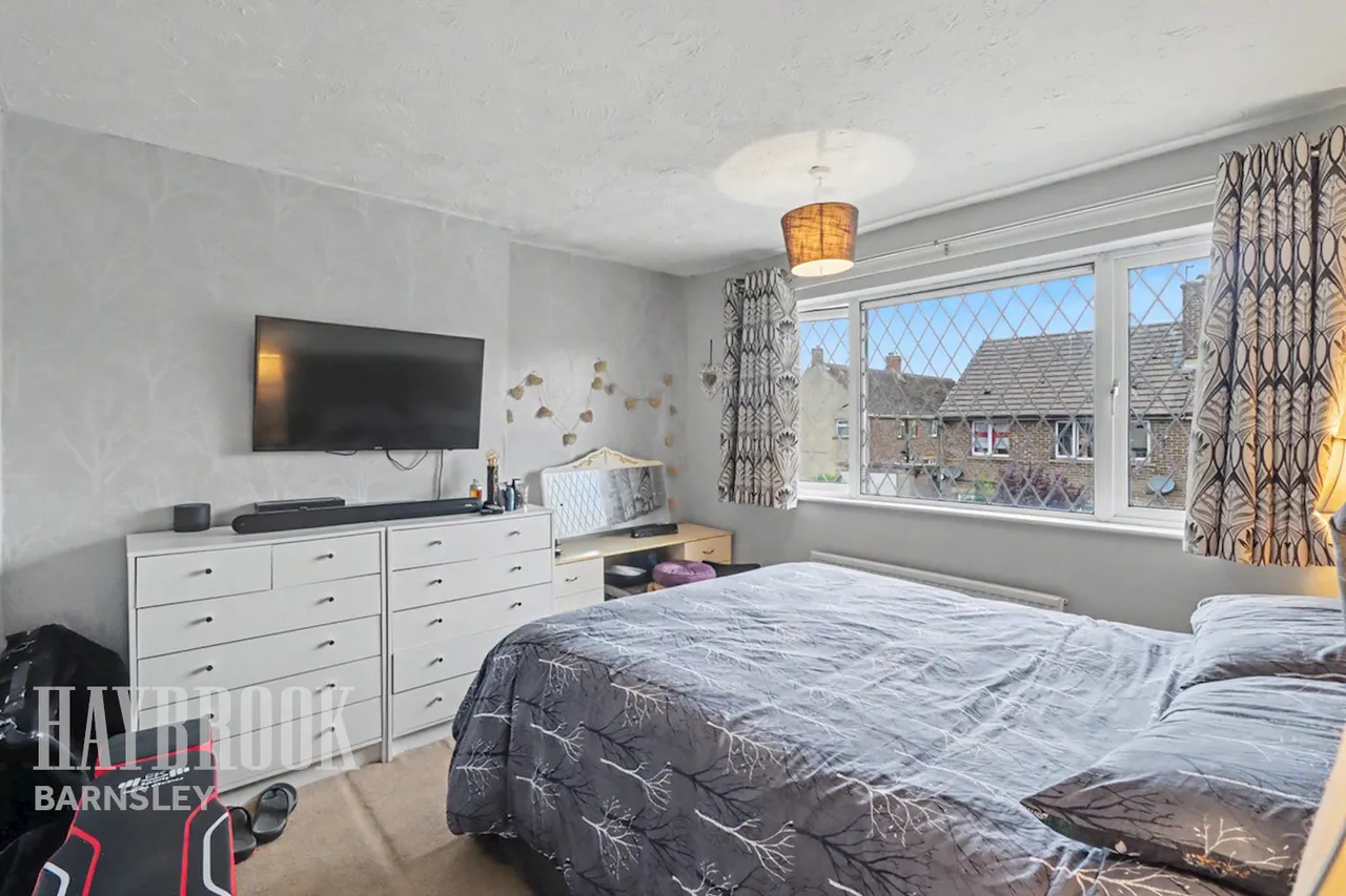 Middlecliffe Drive, Crow Edge, photo 11