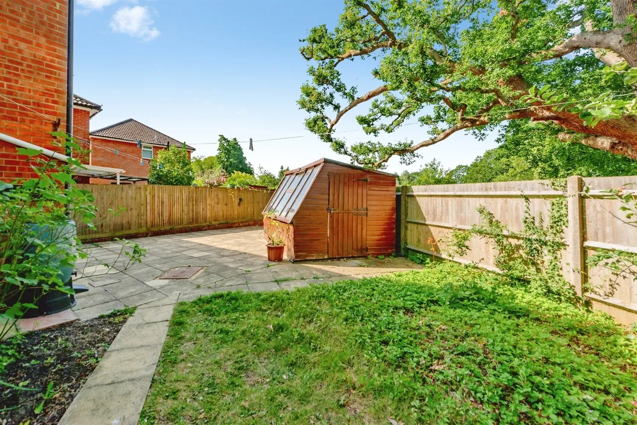 Hill Place, Crawley, photo 2