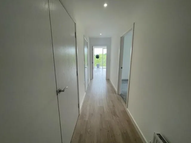 Moorhen Drive, London, photo 9