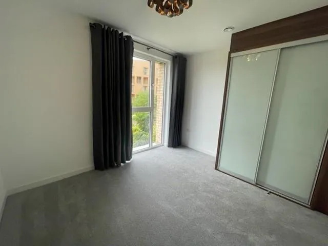 Moorhen Drive, London, photo 5