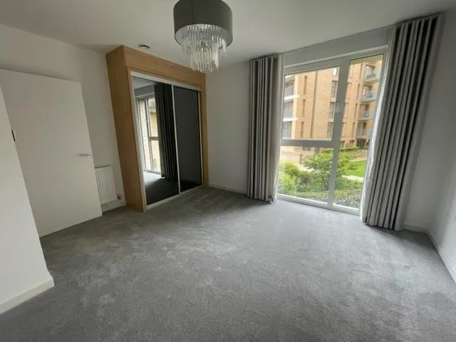 Moorhen Drive, London, photo 7