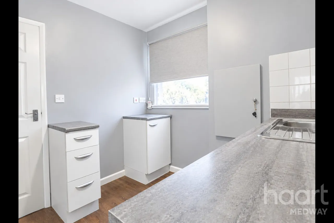 1 bed flat to rent, James Street, ME7