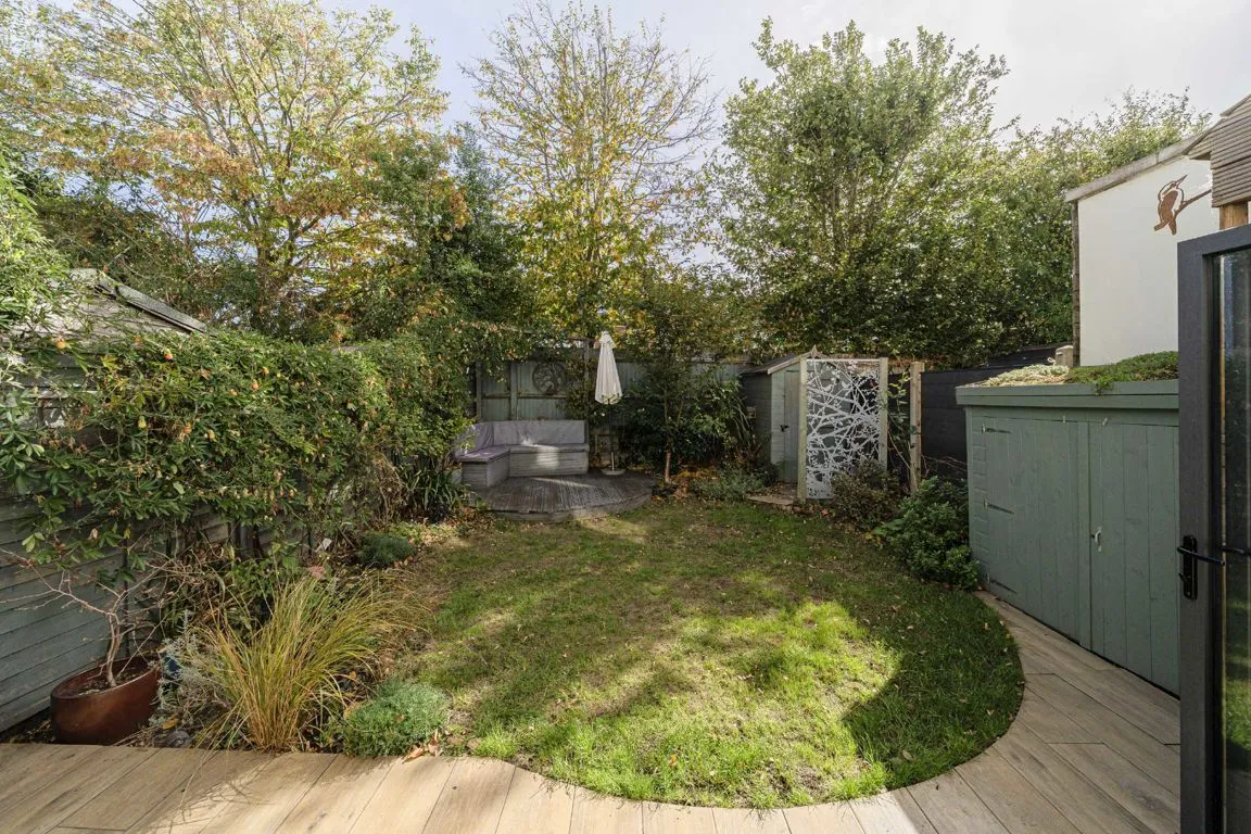 Myrtle Road, TW12, photo 6