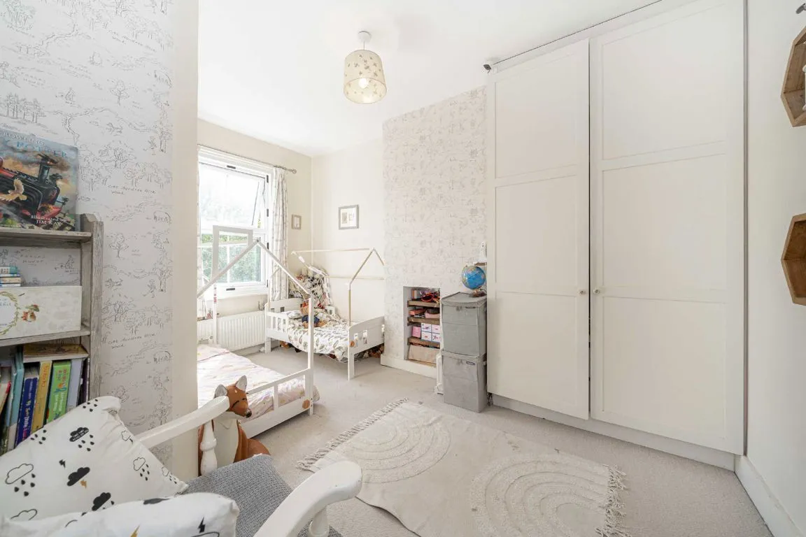 Myrtle Road, TW12, photo 8